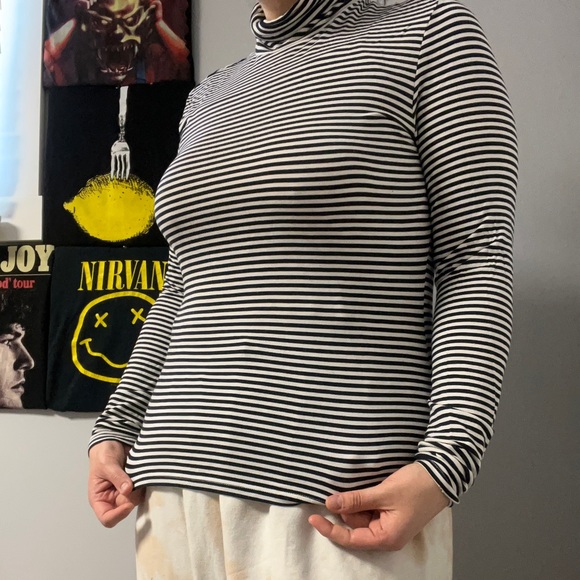 H&M stripped turtleneck - Picture 7 of 10